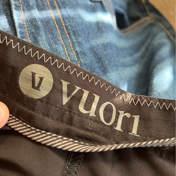 Vuori Cruise Boardshort - Size 36 - Picture 7 of 10